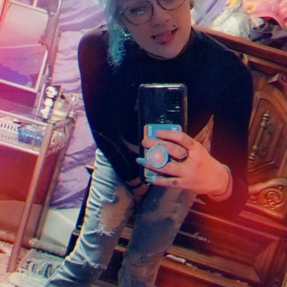 Meet your Posher, Trinity - Picture 3 of 7